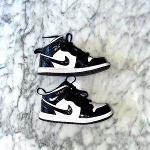 NIKE AIR JORDAN 1 mid se